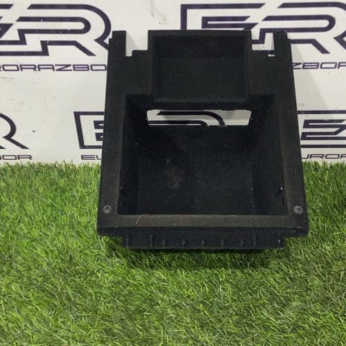 Вещевой отсек центральной консоли Jaguar F Pace