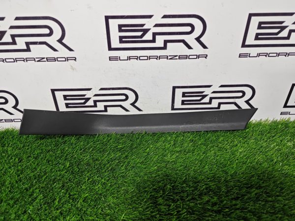 Накладка задней стойки левая Land Rover Range Rover Sport 3 поколение