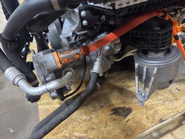 Компрессор кондиционера Mercedes W214 W206