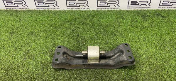 Кронштейн коробки (балка кпп) Mercedes Benz C W205