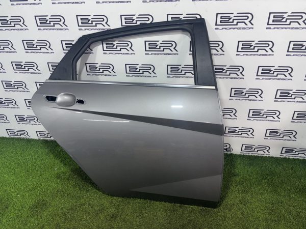 Дверь задняя правая Hyundai Elantra 7 / Элантра