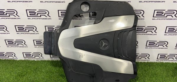 Декоративная крышка двигателя Mercedes Benz CLS