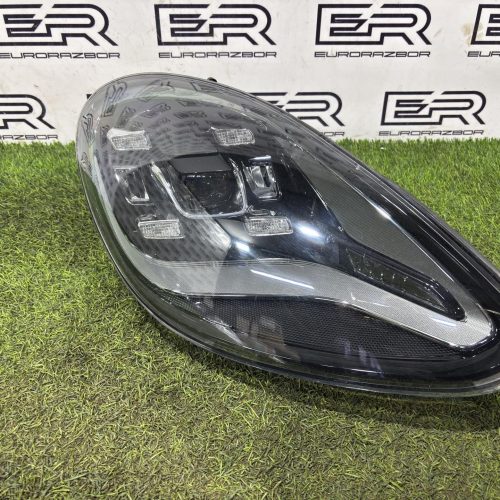 Фара правая Porsche Panamera 971 LED