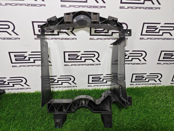 Кронштейн интеркулера Range Rover L405