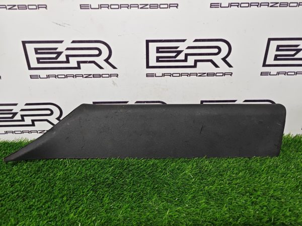 Обшивка передней стойки левая Land Rover Defender 2 поколение