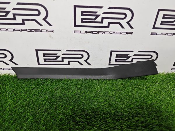 Накладка задней стойки правая Land Rover Range Rover Sport 3 поколение