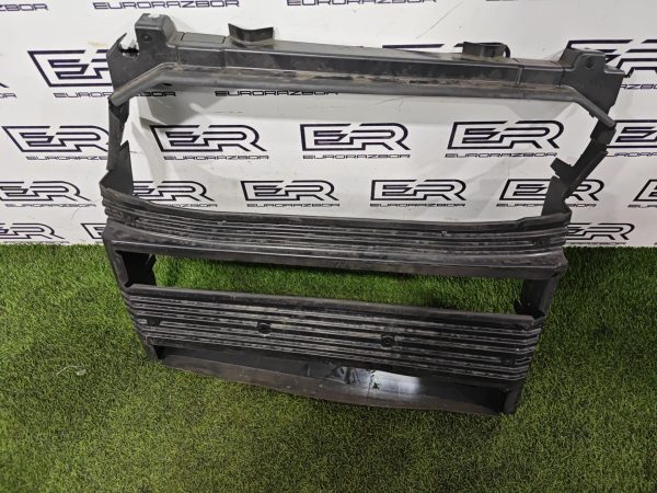 Дефлектор радиатора Land Rover Defender 2