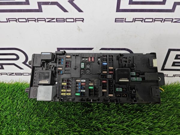 Блок предохранителей Land Rover Defender 2